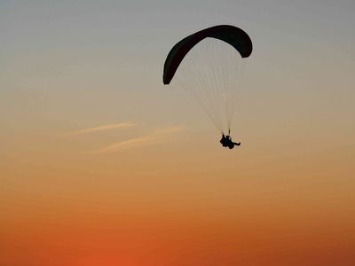 Paragliding in Bir Billing | Book Online @ Best Prices